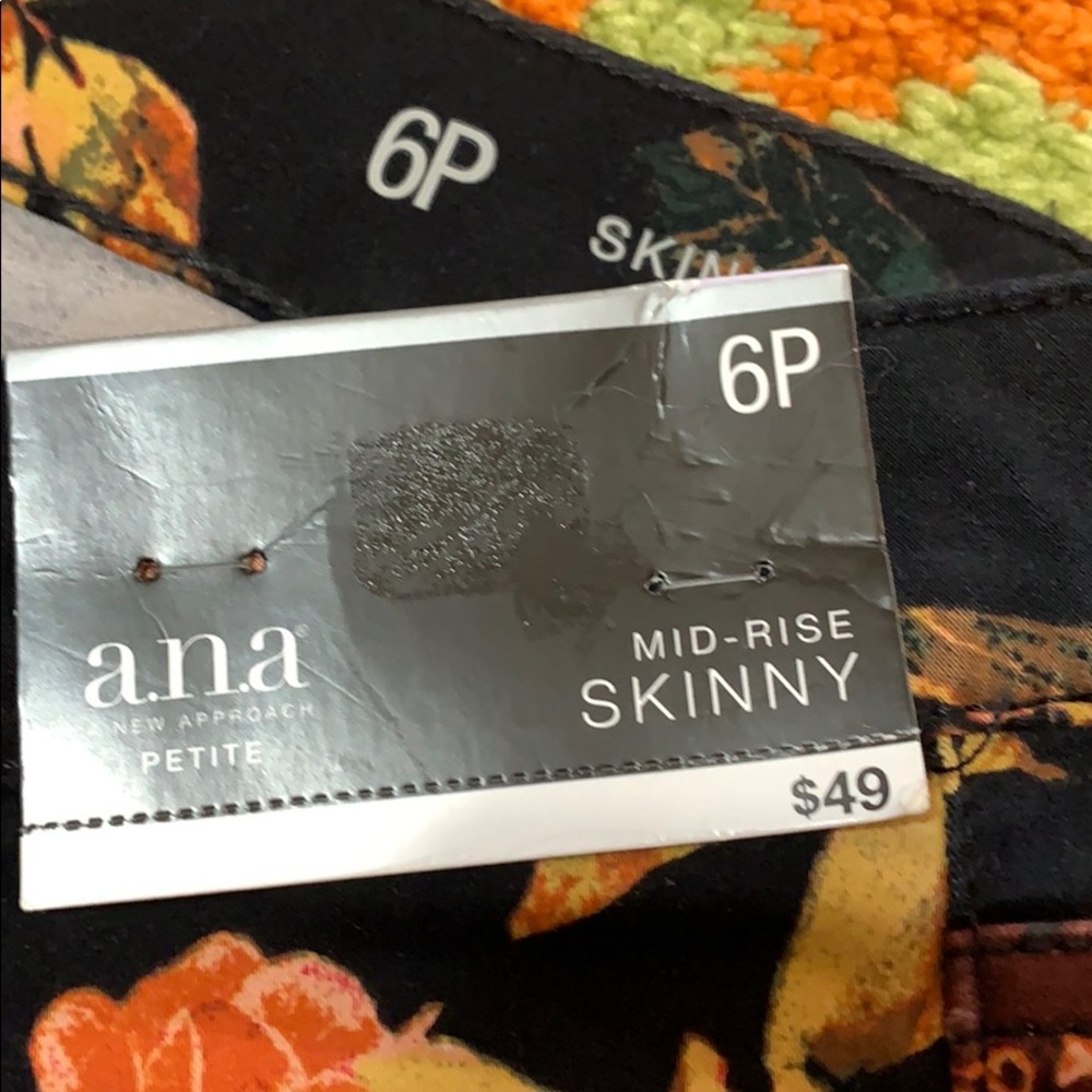 a.n.a Floral Pants - Picture 3 of 10